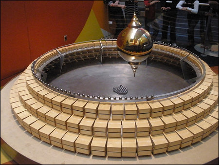 Foucault pendulum clock at COSI